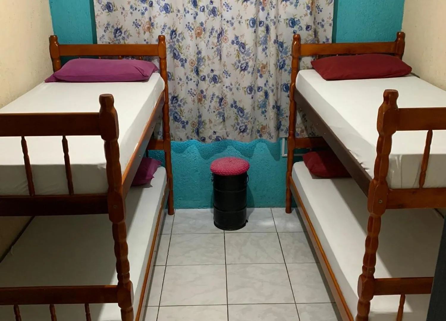 Fica, Vai Ter Bolo Hostel Itajaí